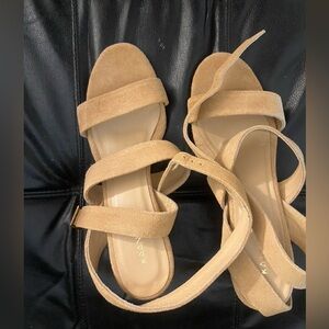 Kaanas Size 7 Strappy Sandal NWOT